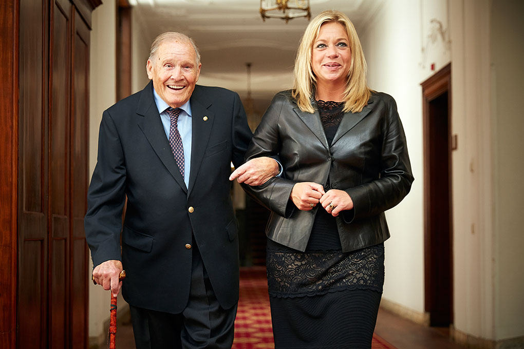 Oorlogsveteraan krijgt ‘vleugels’ terug 08 Defensiekrant Oorlogsveteraan krijgt ‘vleugels’ terug 08 Defensiekrant