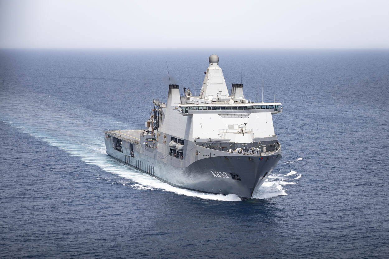 Zr.Ms. Karel Doorman, varend op zee.