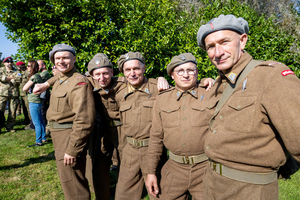 Militairen in oude Poolse uniformen