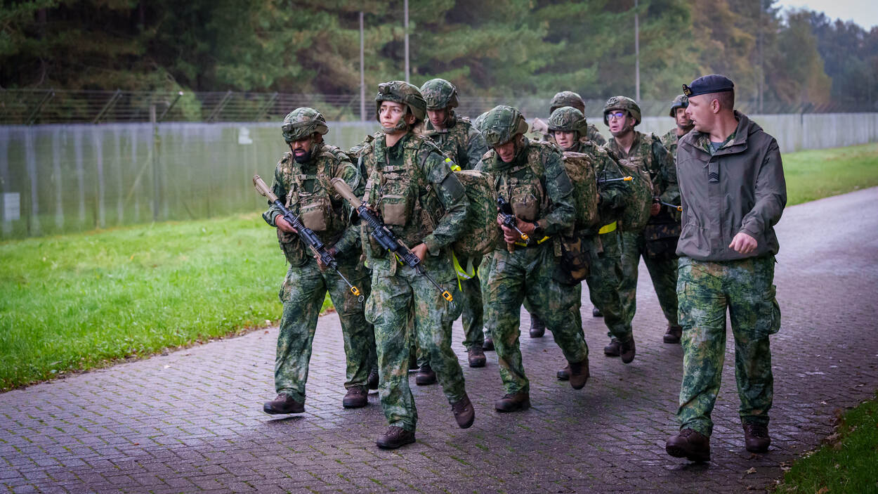 Reservisten tijdens een training bij de luchtmacht.