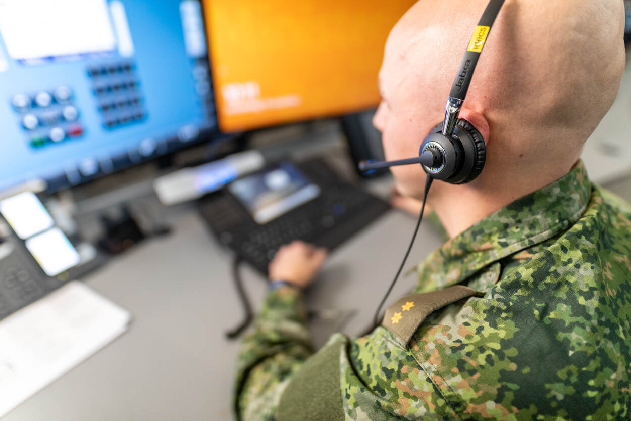 Via de headset komen meldingen binnen bij het OPSCENT