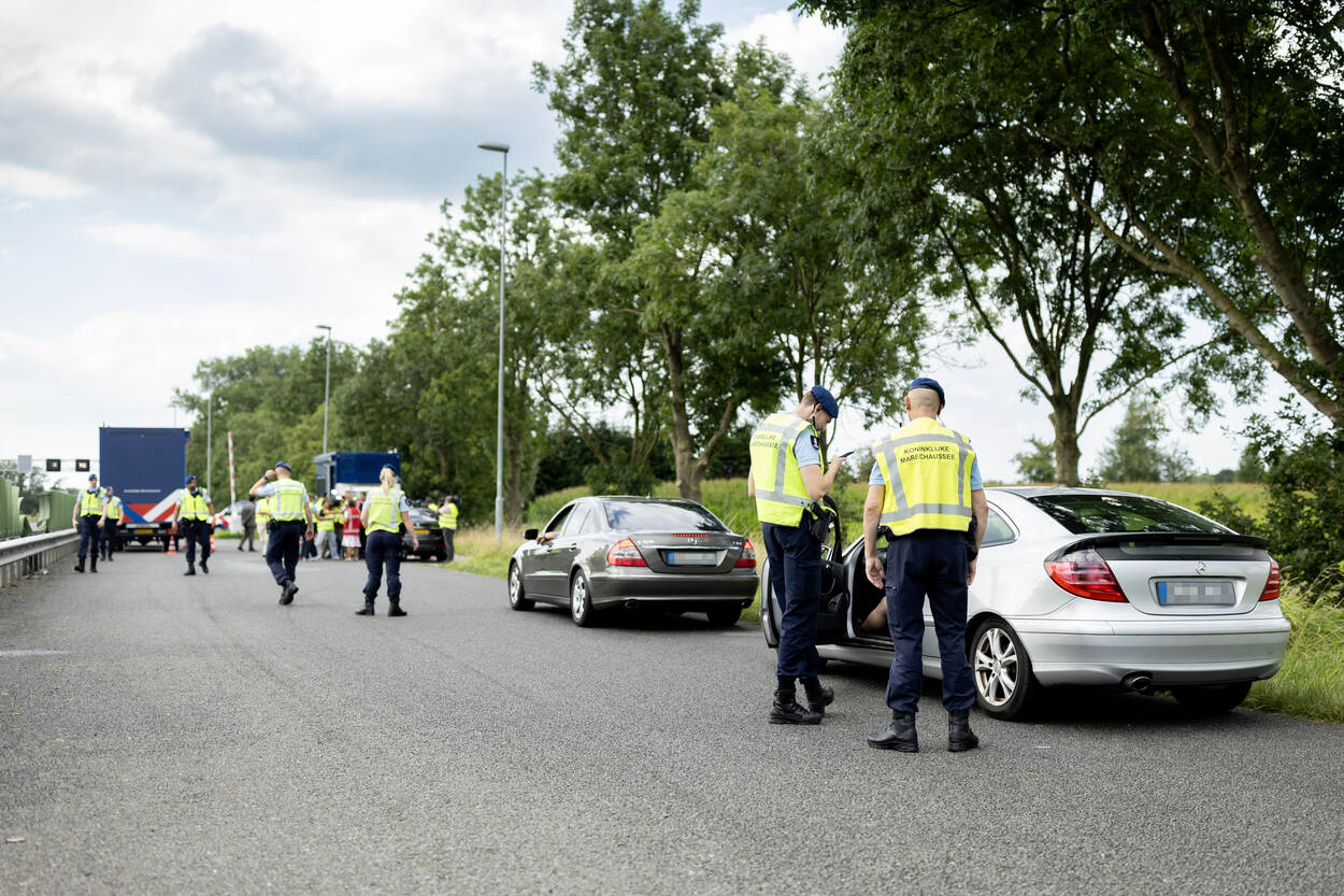 Controle van de Koninklijke Marechaussee.