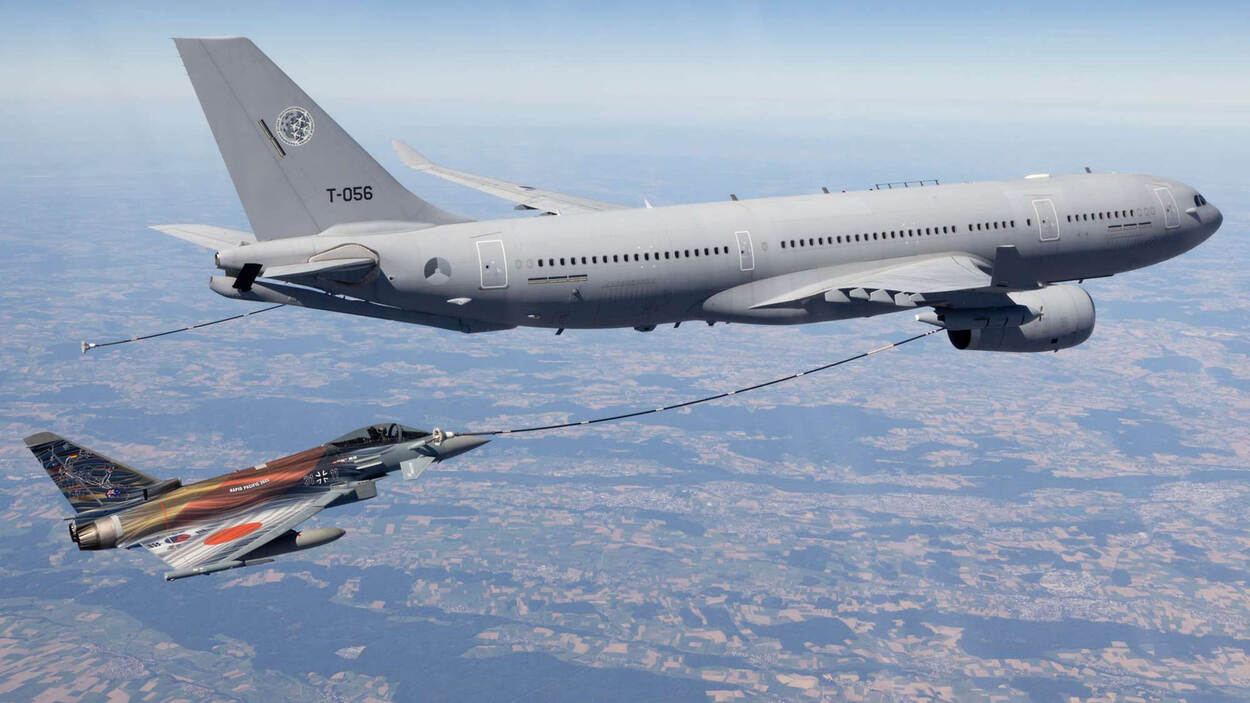 A330 MRTT tankt een Duitse Eurofighter bij.