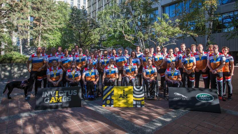 Groepsfoto van de deelnemers aan de Invictus Games 2017.