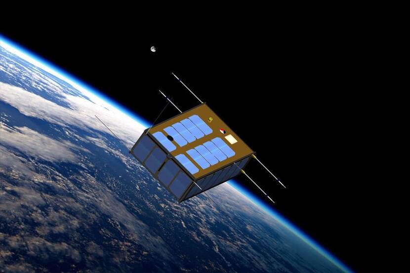 Een satelliet zweeft boven de aarde.