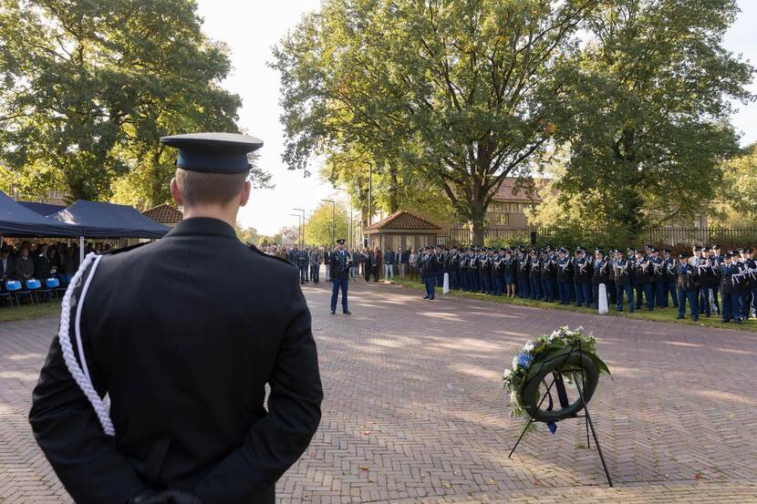 Kranslegging tijdens een eerdere editie van de veteranendag van de Marechaussee.