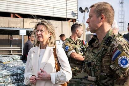 Minister Ollongren bezoekt de Nederlandse troepen in Irak in Irak 