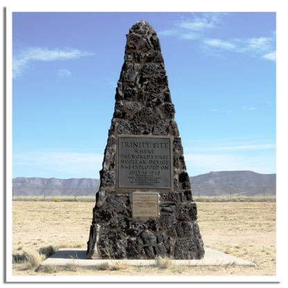 Op de voormalige Trinity-site staat sinds 1965 een Obelisk met een plaquette ter herinnering aan de test met de atoombom.