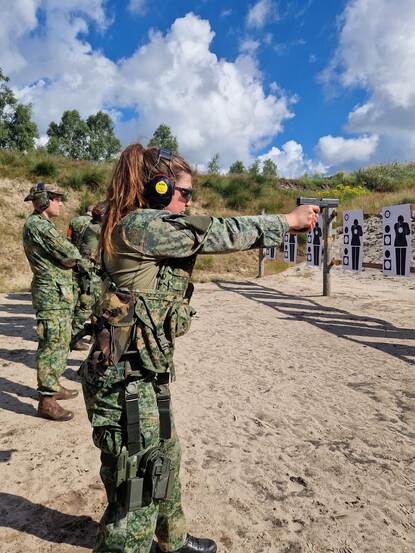 Na haar studie neurowetenschappen wil Merel zich graag blijven inzetten voor Defensie.