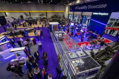 Overzicht van de beursvloer in een van de 22 hallen.