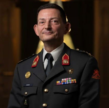 Portretfoto van een hoge militair.