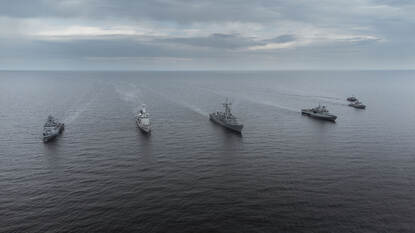 5 marineschepen uit vlootverband SNMG1 in 2023, waaronder Zr.Ms. van Amstel.