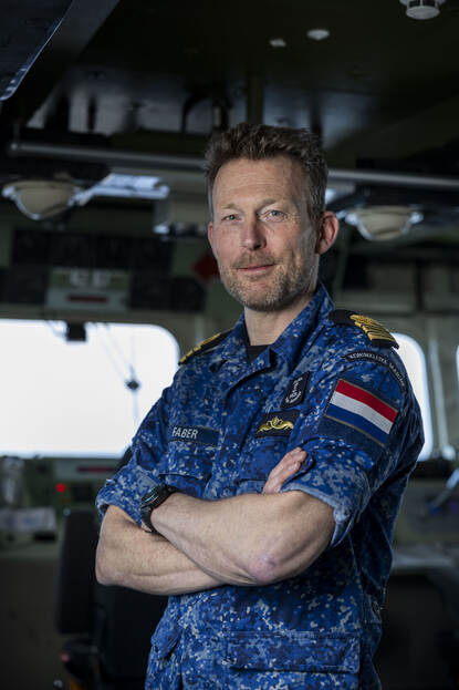 Commandant Zr.Ms. Van Amstel, tevens leider der oefening, kapitein-luitenant ter zee Wilco Faber aan boord van zijn schip.