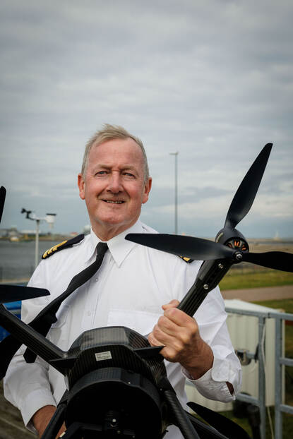 Een portret van programmaleider Maritiem Droneteam, overste Pieter Blank.