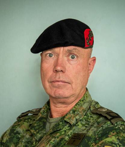 Een portret van stafadjudant Martijn die de functie vervult van RSM 2MCG.