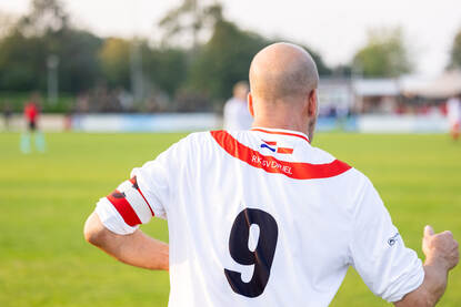 RKSV Driel-speler met tenue met Poolse vlag