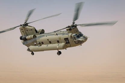 Chinook vliegend boven Irak