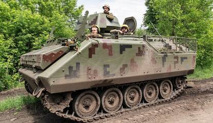 Voormalige Nederlandse YPR-765 in Oekraïense dienst en dito camouflagepatroon bij Bakhmut.