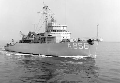 Hr.Ms. Mercuur op zee in het jaar 1974.