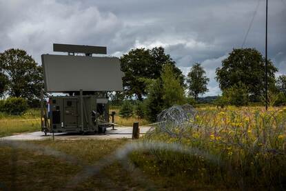 Nieuwe radar Ground Master 400a op terrein in Nieuw Milligen.