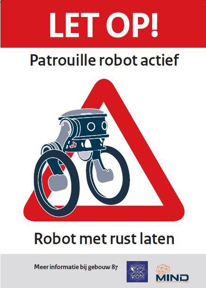 Bord met tekst: Let op! Patrouille robot actief. Robot met rust laten. Meer informatie bij gebouw 87. Logo’s van DBBO en MIND.