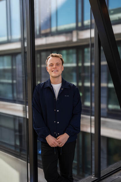 Een portretfoto van Arnoud.